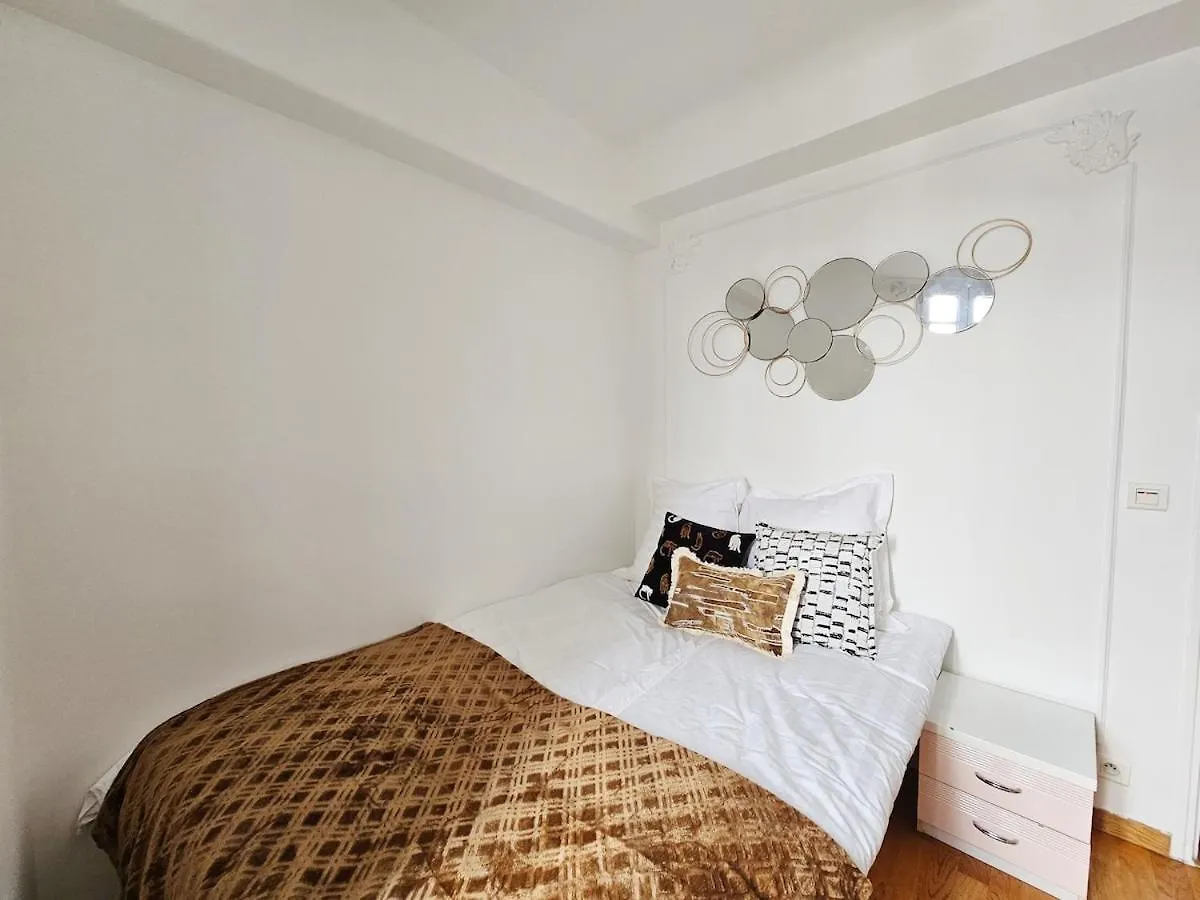 Apartment Grand Appt For 7P Center City Paris